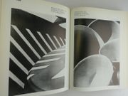 PARIS NEW-YORK 1908-1968. Catalogue d'exposition Centre National d'Art et de Culture Georges Pompidou / Musée National d'Art Moderne 1er juin-19 septembre 1977. EDITION ORIGINALE  par PONTUS HULTEN, Robert Bordaz, Elliott Carter, Henri Langlois, Maurice Girodias, Jean Prouvé, Gabrielle Buffet-Picabia, Robert Lebel, Claude Lévi-Strauss, William Copley, Robert Motherwell, Marcelin Pleynet, Hubert Damisch, Pierre Restany, Jean-Jacques Lebel, Léo Castelli, Robert Cordier, Ileana Sonnabend, Hélène Seckel, Daniel Abadie, Alfred Pacquemen ... - Image 8