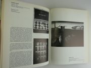 PARIS NEW-YORK 1908-1968. Catalogue d'exposition Centre National d'Art et de Culture Georges Pompidou / Musée National d'Art Moderne 1er juin-19 septembre 1977. EDITION ORIGINALE  par PONTUS HULTEN, Robert Bordaz, Elliott Carter, Henri Langlois, Maurice Girodias, Jean Prouvé, Gabrielle Buffet-Picabia, Robert Lebel, Claude Lévi-Strauss, William Copley, Robert Motherwell, Marcelin Pleynet, Hubert Damisch, Pierre Restany, Jean-Jacques Lebel, Léo Castelli, Robert Cordier, Ileana Sonnabend, Hélène Seckel, Daniel Abadie, Alfred Pacquemen ... - Image 9