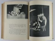 Cahiers de l'Art Sacré. 26 numéros simples et doubles reliés en un volume par ordre chronologique et par thème. 1945 : N°3 Oeuvres Nouvelles et Artistes Nouveaux (1939-1945) (3e trim.)1946 : N°7 Tendances actuelles de l'Art Chrétien (août-sept.) / N°8 Points de vue actuels sur l'Art ancien (oct.) / N°9 L'éducation artistique du Clergé (nov.)1945 : N°1 Reconstruire les Eglises I. L'esprit et les prinicipes - L'Eglise dans la Cité (3e trim.).1946 : N°4 Reconstruire les Eglises II. Le Plan de l'Eglise et du Centre Paroissial (1er trim.) / N°10 Reconstruire les Eglises III. Formes de l'Architecture religieuse moderne (déc.) / N°5 L'éclairage des églises (2e trim.).1947 : N°1-2, Reconstruire les Eglises IV. L'exemple de la Suisse alémanique.(janv.-fév.) / N°3 Le zèle de la Maison de Dieu, (mars) / N°4-5 Recherche du Sacré (avril-mai). N°8-9 L'Eglise, Maison du Peuple de Dieu (août-sept.).  / N°10 L'éducation artistique du Clergé et des Fidèles. Explication de la décadence, (oct.).1948 : N°1-2 Leçons actuelles des Arts anciens (janvier-fév.) / N°3-4 Bilan de l'époque 1920-1940 (mars-avril) / N°5-6 A la Recherche de la Tradition (mai-juin) 1949 : N°1-2 Reconstruire les Eglises V. La décoration des églises (sept.-oct.) /  N°3-4 Cimetières et tombeaux (nov.-déc.)1950 : N°1-2 Assy, (sept.-oct.) / N°3-4 Allemagne 1950 (nov.-déc.) / N°5-6, Devant l'art profane (janv.-fév.) / N°7-8 Pour la beauté de la Maison de Dieu (mars-avril) / N°9-10 Le Prêtre et la création artistique (mai-juin) / N°11-12 Au régime de la pauvreté (juillet-août)1951 : N°5-6 L'art sacré et son public (janv.-fév.) / N°7-8 Le douloureux problème des arts missionnaires (mars-avril). Photos H. Cartier-Bresson.  par Collectif. revue fondée en 1945 par G. Mollard, J. Pichard et L. Salavin. Dirigée par le R.P. Couturier et le R.P. Régamey. - Image 9