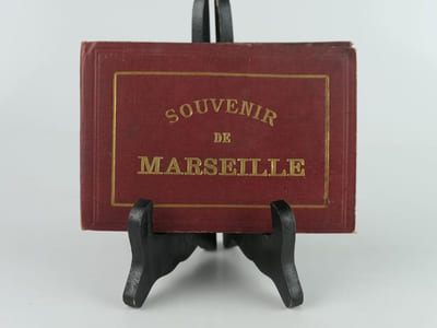 Souvenir de Marseille. Album de 12 vues photographiques originales.