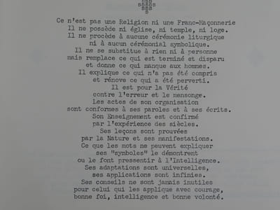 Les lumières du Scarabé (volume 2 sur 3 volumes parus : 1. Pensés du Scarabée et 3. Clés schématiques).