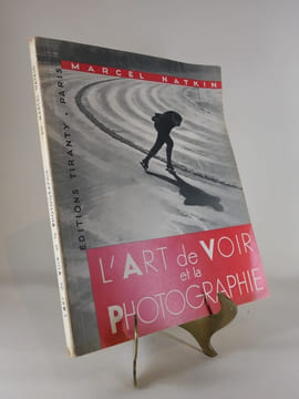 L'art de voir et la photographie. Photos de d'Adam, Albin Guillot, Boucher, Brassaï, Nora Dumas, Rémy Duval, Goursat, Keighley, Kertese, Kollar, Man ...