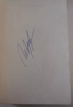 Au nom de tous les miens. Récit recueilli par Max Gallo. Signature de Martin Gray sur la garde blanche. . Martin GRAY