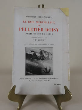 Le Raid merveilleux de Pelletier Doisy. Paris-Tokyo en avion. Lettre-préface de "Pivolo". Avec soixante-six photographies et cartes.. Gilbert ...