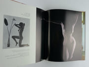LUMIERE ET COULEUR SUR LE NU par Lucien LORELLE. Photographies de Aubin, Babout, Baha Gelenbevi, Peter Basch, R.M. Clermont, Edoardo Dellacasa, Claude Frossard, Léon Herchtritt, Erwin F. Huppert, Jean-Paul, A. Kruger, Pit Ludwig, Erwin Marton, Kurt Rohrig, Willy Ronis, Serge de Sanzo,  - Image 3