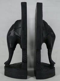 Paire de serre-livres à tête d'éléphant en ébène.
