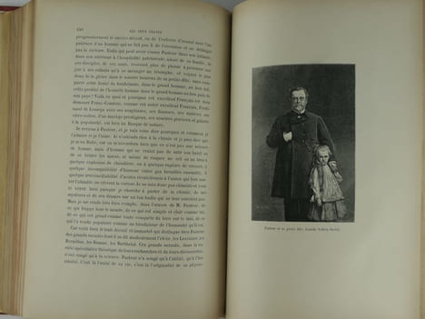 Les deux France. Histoire d'un siècle 1789-1889. Récits d'une aïeule centenaire à ses petit-enfants. . Adolphe Mathurin de Lescure. Illustrations de ...