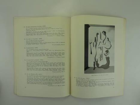 Les 4 points cardinaux du Surréalisme. Catalogue de l'exposition collective "De vier hoofdpunten van de Surrealisme" à la salle C.A.W. à Anvers, du 15 ...