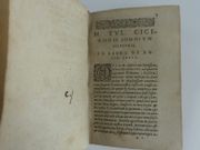 Macrobii Ambrosii Aurelii Theodosii, viriconsularis & illustris, In somnium Scipionis, Lib. II (Le Songe de Scipion). Saturnaliorum, LIb. VII (Les Saturnales). Ex variis ac vetustissimis codicibus recogniti et aucti. Cum indice locupletissimo. par Macrobe Ambrosius Aurelius Théodose (vers 370 -ap. 430). - Image 4