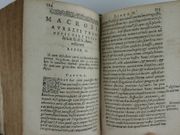 Macrobii Ambrosii Aurelii Theodosii, viriconsularis & illustris, In somnium Scipionis, Lib. II (Le Songe de Scipion). Saturnaliorum, LIb. VII (Les Saturnales). Ex variis ac vetustissimis codicibus recogniti et aucti. Cum indice locupletissimo. par Macrobe Ambrosius Aurelius Théodose (vers 370 -ap. 430). - Image 9
