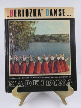 Beriozka danse. Ensemble de danses folkloriques russes sous la direction de Nadejdina.. Alexandra TCHIJOVA. Traduit du russe par N. Akhmétova.