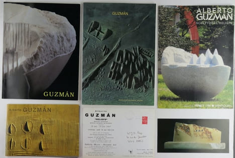 Réunion de 3 catalogues d'exposition sur Alberto Guzman. 1) Guzman Sculptures - Reliefs. Espace d'Art Roquefeuil-Pallade, 1997, avec son carton ...