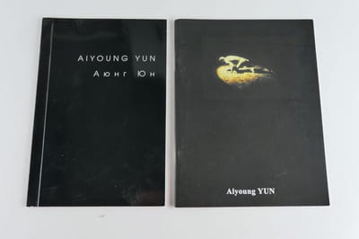 2 catalogues d'exposition : Aiyoung Yun Secret Garden, video installation. November 13th - December 30th 2002. Marble Place, St. Petersburgn Russia, 23p. // Aiyoung YUN Rêve, 12 septembre - 25 octobre 2003, texte Oliveri Reneau
