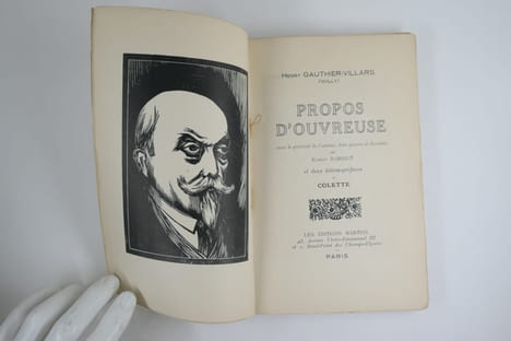 Propos d'ouvreuse. Avec le portrait de l'auteur, bois gravés et dessinés par Robert Barriot et deux lettres-préfaces de COLETTE. Henry ...