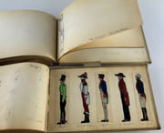 Carnets de dessins originaux représentant les UNIFORMES des SOLDATS du 18e s. et du Premier Empire. Le premier carnet est consacré à l'uniforme en France, le second représente les uniformes de différentes régions et pays : Langonie, Grand Duché de Geisberg, Royaume de Warland (RU), Empire de Modaquie (?), Royaume de Romagne, Royaume de Margovie.  par Anonyme - Image 19