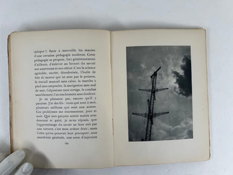 Essai sur Une Renaissance Dramatique. Eau-forte et bois originaux de Gabrielle Faure. Collection Les Panthénées VIII. JOINT L'humaniste et l'Automate ...