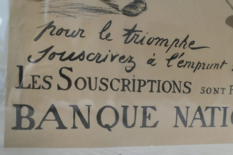 (PREMIERE GUERRE MONDIALE) Affiche Guerre 1914-1918: 4e Emprunt National. "Pour le triomphe Souscrivez à l'emprunt national, les souscriptions sont ...