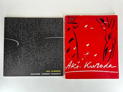 Réunion de 2 catalogues d'exposition de la Galerie Adrien Maeght. 1/ AKI KURODA. TENEBRES. Texte de Marguerite Duras. 1980. In-4 carré (23x23cm), 28p.,  19 reproductions. Impression en lithographie. 2/ AKI KURODA CONTINUITE. Texte de Marcelin Pleynet, 1982. in-4, 36p., 20 reproductions. 