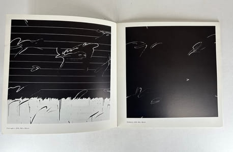 Réunion de 2 catalogues d'exposition de la Galerie Adrien Maeght. 1/ AKI KURODA. TENEBRES. Texte de Marguerite Duras. 1980. In-4 carré (23x23cm), 28p.,  19 reproductions. Impression en lithographie. 2/ AKI KURODA CONTINUITE. Texte de Marcelin Pleynet, 1982. in-4, 36p., 20 reproductions. 