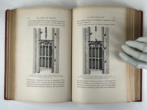 La vie souterraine ou Les mines et les mineurs. Ouvrage illustré de 160 gravures sur bois, de 20 cartes tirées en couleurs et de 10 planches imprimées ...