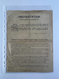 (EPHEMERE - PROSTITUTION) Pétition adressée A Messieurs les Président et Membres du Conseil communal de la ville de Namur, le 15 avril 1900 contre "toute intention de l'Administration communale de rétablir à Namur, les maison de tolérance et en tout cas subsidiairement contre toute idée de rétablir de telles maisons au centre de la ville à proximité de la Grand'Place." (feuille imprimée recto-verso. )