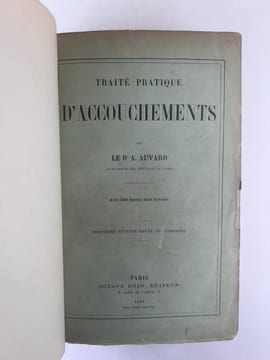 TRAITÉ PRATIQUE D'ACCOUCHEMENTS par Le Dr A. Auvard accoucheur des hôpitaux de Paris. Avec 558 figures dans le texte. Troisième édition revue et ...