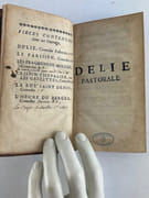 Les oeuvres de Monsieur de Champmeslé. Première et seconde partie. Contient : Delie, comédie pastorale. Le Parisien, comédie. Les fragments de Molière, comédie. Je vous prends sans verd, comédie. Crispin chevalier, ou Les Grizettes, comédie. La rue Saint-Denis, comédie. L'heure du berger, pastorale. La coupe enchantée, comédie. par CHAMPESLE - Image 5