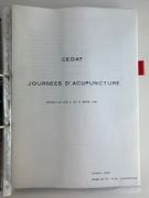 Cours d'ACUPUNCTURE. Classeur réunissant des notes manuscrites, plusieurs tapuscrits de conférences et de cours photocopiés des années '80. par Collectif. - Image 3