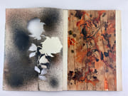 LIVRE D'ARTISTE. Exemplaire unique constitué de 6 oeuvres originales autour de la représentation de la rose. par Anonyme - Image 2