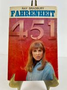 Fahrenheit 451. Suivi de Le terrain de jeux. Manana. par Ray BRADBURY. Nouvelles traduites e l'américain par Henri Robillot. - Image 1