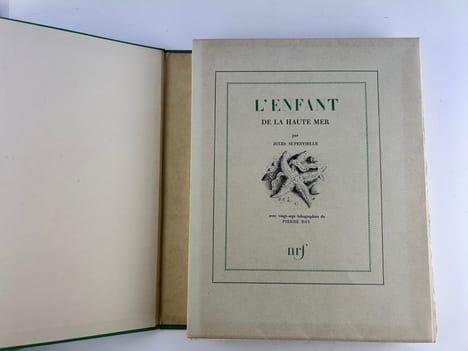 L'enfant de la haute mer. ENVOI DE L'AUTEUR. Illustré de 27 lithographies originales de Pierre Roy. Tirage de tête. Un des 36 ex. sur vélin d'Arches. ...