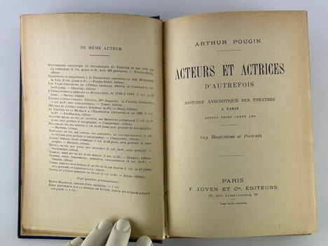 Acteurs et actrices d'autrefois. Histoire anecdotique des théâtres à Paris depuis trois cents ans. 109 illustrations et portraits.. Arthur POUGIN
