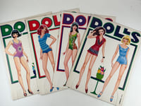 DOLLS - Réunion de 4 livrets de poupées en papier à détacher et à habiller.
