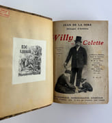 Ménages d'Artistes. Willy et Colette. Etude biographique et critique, ornée de nombreuses illustrations, portraits, caricatures, de deux autographes et suivie d'opinions de critiques, d'une bibliographie, d'une iconographie et de divers documents. JOINT une photo signée de Willy (Henry Gauthier-Villars) accompagnée d'une courte correspondance (7 x 9,5cm) par Jean de LA HIRE (Adolphe d'Espie)  - Image 1