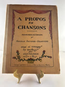 A propos de chansons. Récits pour les enfants par Marcelle Fauchier-Delavigne. Orné d' images en couleurs par Guy Arnoux.Le Pont d'Avignon - Le Roi Dagobert - Malbrough - Il pleut, Bergère - Le Père Bugeaud -Monsieur Dumollet par Guy Arnoux - Marcelle Fauchier-Delavigne - Image 1