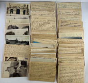Lot de 227 cartes postales adressées au Docteur Ovary dans les années 1920-1930 par ses patients, amis, proches. 211 sont pour la plupart en hongrois, 16 en français. par Zoltan OVARY / OVARI (1907-2005 - Image 5