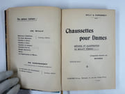 Chaussettes pour Dames. Par Willy et Curnonsky. Défense et illustration du mollet féminin. Cinquante dessins de  Mirande.  par WILLY, CURNONSKY, MIRANDE (illustrations) - Image 2