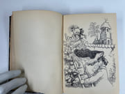 Chaussettes pour Dames. Par Willy et Curnonsky. Défense et illustration du mollet féminin. Cinquante dessins de  Mirande.  par WILLY, CURNONSKY, MIRANDE (illustrations) - Image 3