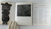 Réunion de 5 catalogues autour de JEAN DUBUFFET. 1) Jean Dubuffet, catalogue des peintures faites à Vence du 1er avril au 31 août 1957, Paul Facchetti, éditeur. 24 reproductions nb. EO 2) La donation Dubuffet au Musée des Arts Décoratifs. Palais du Louvre - Pavillon de Marsan, 1967, 117p. Repr. nb. 3)  Jean Dubuffet des Psycho-sites, Galerie Jeanne Bucher, 9 nov.- 20 déc. 1982. Reproductions couleur. 4) A propos de la Tour aux Figures de Jean Dubuffet. Musée Municipal d'Issy-les-Moulineaux 23 octobre - 31 décembre 1988, 40p. Complet du carton d'invitation. 5) Legs Isalmina Dubuffet, Fondation Dubuffet, exposition à partir du 26 novembre 2004. Liste des 122 oeuvres exposées. Commissaire : Sophie Webel. 16p. par Jean DUBUFFET - Image 8