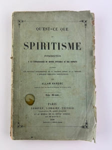Qu'est-ce que le spiritisme. Introduction à la connaissance du monde invisible ou des esprits contenant les principes fondamentaux de la doctrine spirite et la réponse à quelques objections préjudicielles. EDITION ORIGINALE