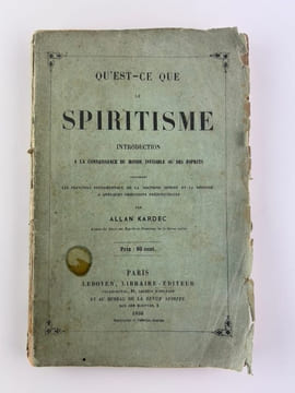 Qu'est-ce que le spiritisme. Introduction à la connaissance du monde invisible ou des esprits contenant les principes fondamentaux de la doctrine ...