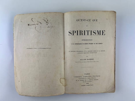 Qu'est-ce que le spiritisme. Introduction à la connaissance du monde invisible ou des esprits contenant les principes fondamentaux de la doctrine ...