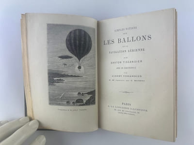 (Locomotion aérienne). Simples notions sur les ballons et la navigations aérienne. Avec un frontispice par Albert Tissandier et  36 vignettes par G. Mathieu. 