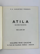 3 publications / catalogues : 1) R.A. Augustini présente ATILA Oeuvres récentes, mai-juin 1971, Galerie Rive Gauche. Texte Atila en chute libre, par Jean-Jacques Lévêque. 16p., 6 repr. nb, 2 coul. Sous enveloppe adressée par l'artiste au critique d'art Jean-Dominique Rey. 2) ATILA superbe et menaçant. Texte Alain Bosquet.sd, 1975,  8p., 7 repr. coul. 3) ATILA, texte Serge Nikitine, sd, 1980, 12p. 27 reproductions coul. par ATILA - Image 2