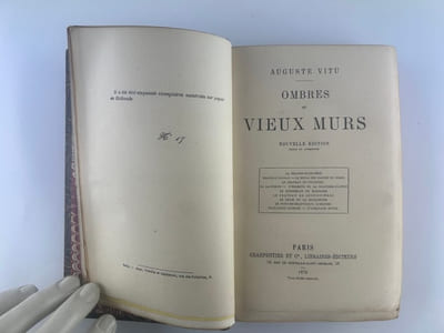 OMBRES ET VIEUX MURS : La Grange-Batelière - François Suleau - Le château de Tournoël - La Lanterne L'Hermite de la Chaussée-d'Antin - Le lendemain du massacre - Le château de Lesdiguières Le rhum et la guillotine - Le Pont-de-Beauvoisin Saint-Geoire - Paul-Louis Courier- L'Almanach royal. UN DES CINQUANTE SUR HOLLANDE. 