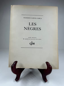 Les nègres. Texte espagnol & traduction par Guy Lévis Mano. Un des 25 exemplaires sur vélin du Marais signés par l'éditeur,  marqués de A à Z réservés aux amis de GLM. Exemplaire Z. 