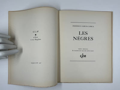 Les nègres. Texte espagnol & traduction par Guy Lévis Mano. Un des 25 exemplaires sur vélin du Marais signés par l'éditeur,  marqués de A à Z réservés aux amis de GLM. Exemplaire Z. 