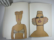 Réunion de 3 publications : 1/ Steinberg DESSINS, Gallimard, 1956 2/ Steinberg, Repères  Cahiers d'art contemporain n°30, Galerie Maeght Lelong, 1986, 36 illust, 39p., entretien entre Steinberg et Jean Frémon /  3 / Steinberg, catalogue d'exposition Galerie Adrien Maeght, 1988. Texte d'Eugène Ionesco, 16 illustrations. par Saul STEINBERG - Image 13