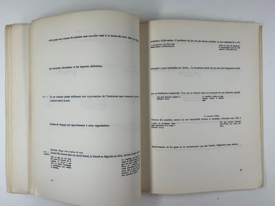 (Situationnisme) Contre le cinéma. Préface d'Asger Jorn. (Hurlements en faveur de Sade - Sur le passage de quelques personnes à travers une assez courte unité de temps - Critique de la séparation).