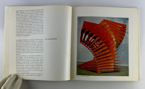 (Catalogue d'exposition) ARMAN Accumulations Renault. Texte de François MATHEY et extraits d'entretiens d'ARMAN avec Claude-Louis Renard.